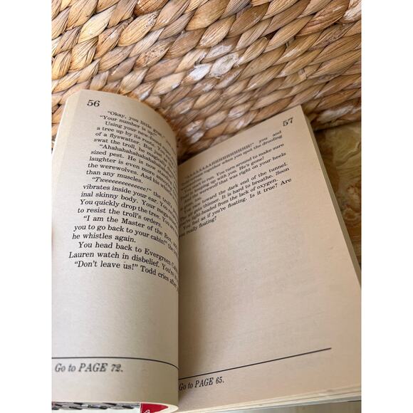 Give yourself Goosebumps Book 5 - Picture 6 of 7